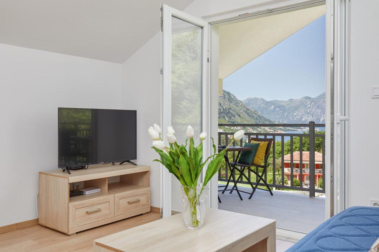 Peaceful Sunhill Apartments Kotor Bagian luar foto