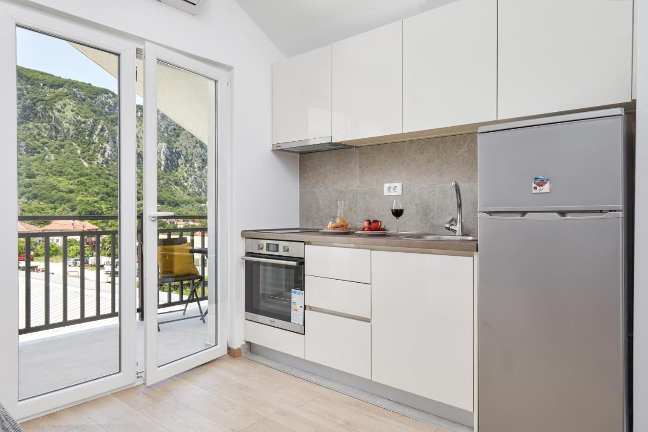 Peaceful Sunhill Apartments Kotor Bagian luar foto