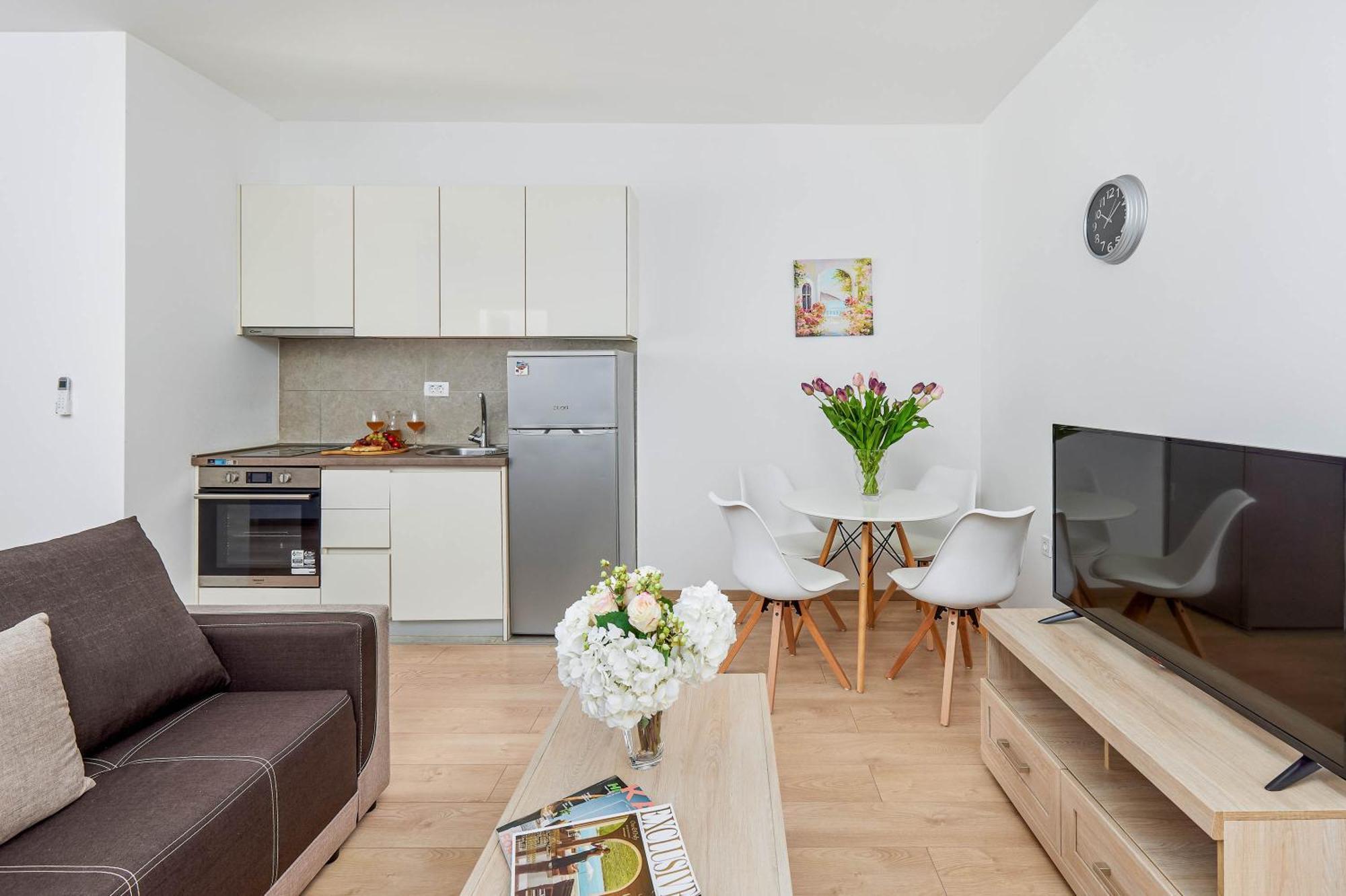 Peaceful Sunhill Apartments Kotor Bagian luar foto